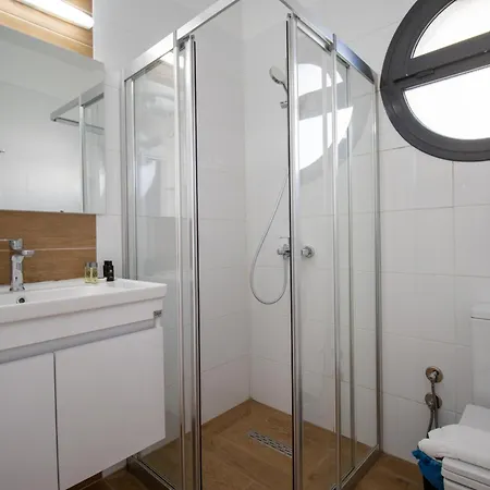 Deluxe Two Bedroom In Caesar & Spa, Long Apartman Perivolia tou Trikomou