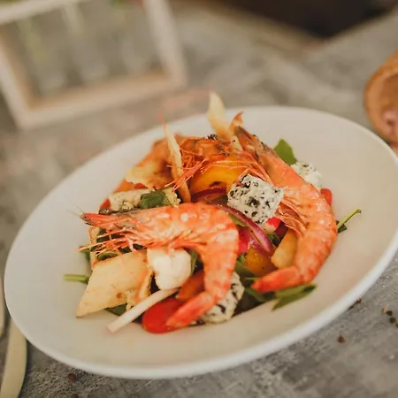 Deluxe Two Bedroom In Caesar & Spa, Long