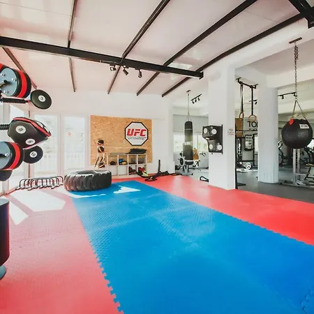 Deluxe Two Bedroom In Caesar & Spa, Long