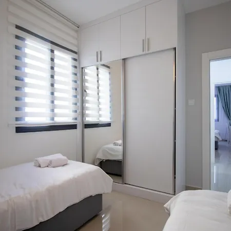 Deluxe Two Bedroom In Caesar & Spa, Long *