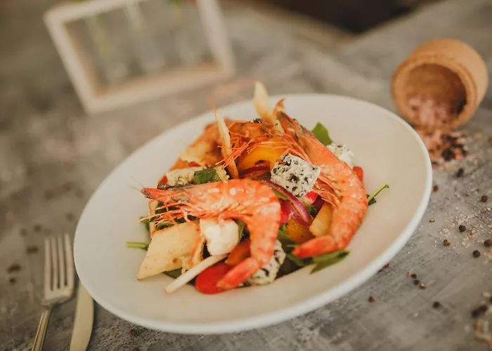 Deluxe Two Bedroom In Caesar & Spa, Long