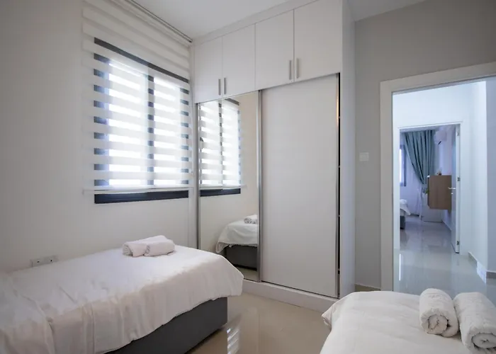 Deluxe Two Bedroom In Caesar & Spa, Long *