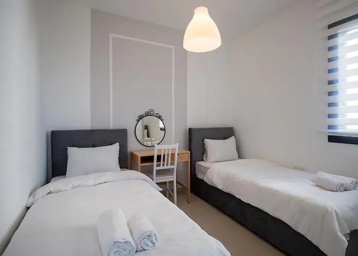 Deluxe Two Bedroom In Caesar & Spa, Long